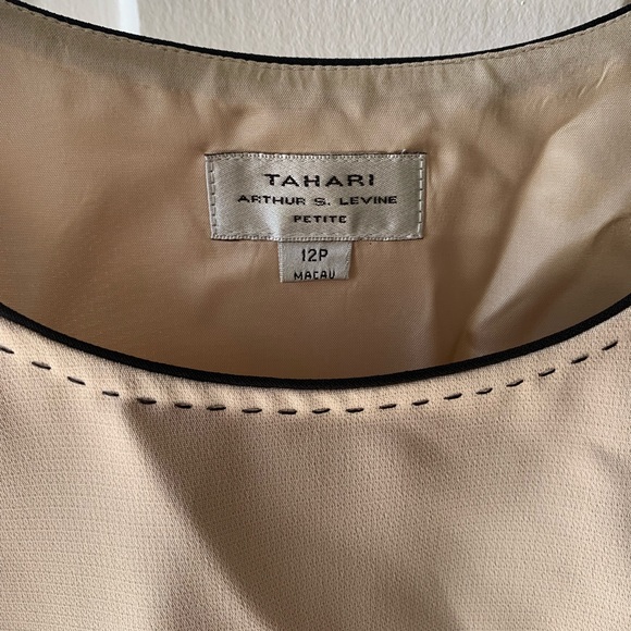 TAHARI:Cream blouse. - Picture 3 of 3